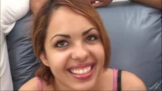 Une latine bien en chair pour plusieurs hommes