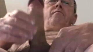Dad’s beautiful weapon on cam