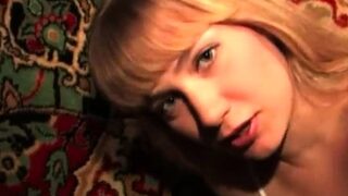 Il baise sa jolie femme enceinte dans un film X russe