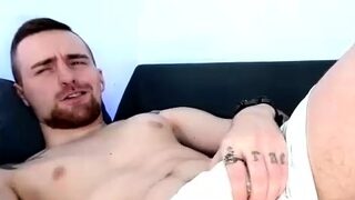 Amateur hunks jerkin solo