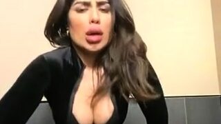 Sofia squirts in the hotel