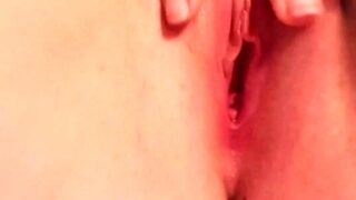 Amateur Close Up Squirting Masturbation
