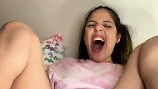 Young amateur teen in solo masturbation getting kinky