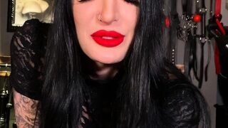 MILF amateur handjob blonde on knees receiving bukkake