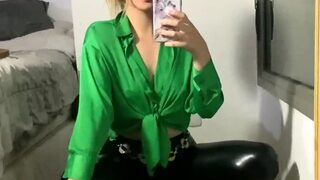 amateur blonde solo webcam