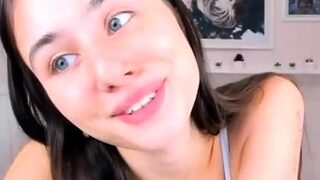 Amateur Close Up Squirting Masturbation