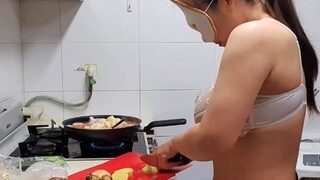 Close up MILF masturbation