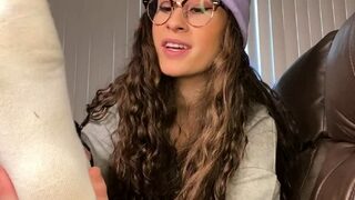 Sexy leggy brunette enjoys foot fetish