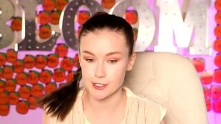 Brunette Solo Webcam Masturbation