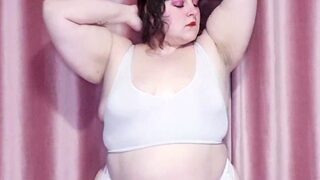 Bbw brunette girl masturbates and fucks