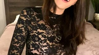 Big boob brunette masturbates on webcam