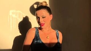 Rebecca de Winter – The Cock-Tail BUKKAKE Party