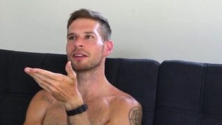 Amateur sexy jock jerks rod on casting