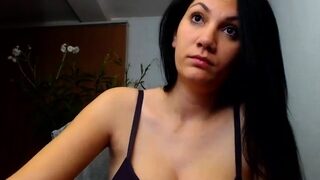 Amateur webcam babe showing her sexual goods