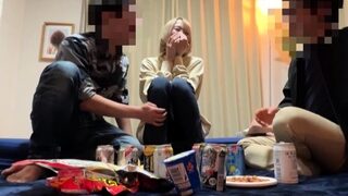 Amateur Asian girlfriend in threesome
