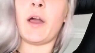amateur blonde solo webcam
