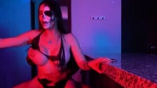 Gia Itzel – Halloween Hot