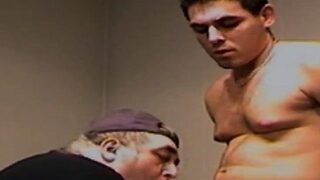 Cum loving gaydaddy sucks str8 cock