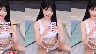 Amateur Webcam Cute Teen Plays Solo with Big Dildo