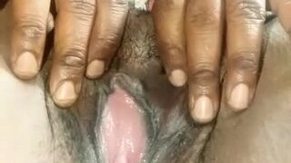 Indian aunty showing her black pussy 1