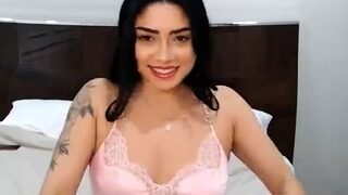 Big boob brunette masturbates on webcam